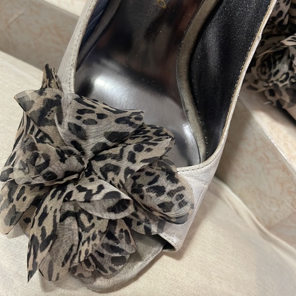 🌼Guess by Marciano Shoes🌼 - Picture 4 of 6